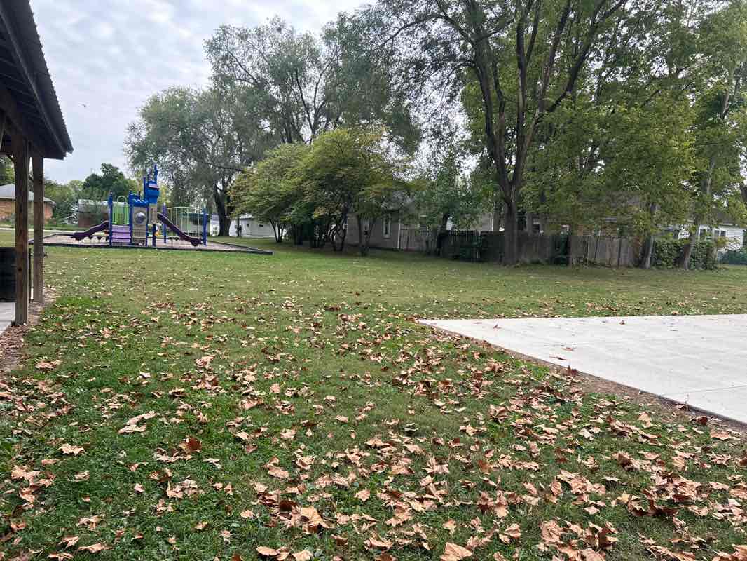 walking near me in Ray White Park in autumn