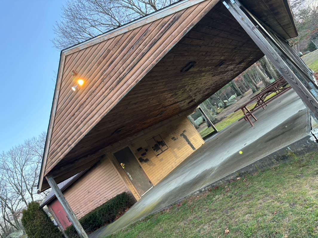 walking near me in Foster Memorial Park in winter