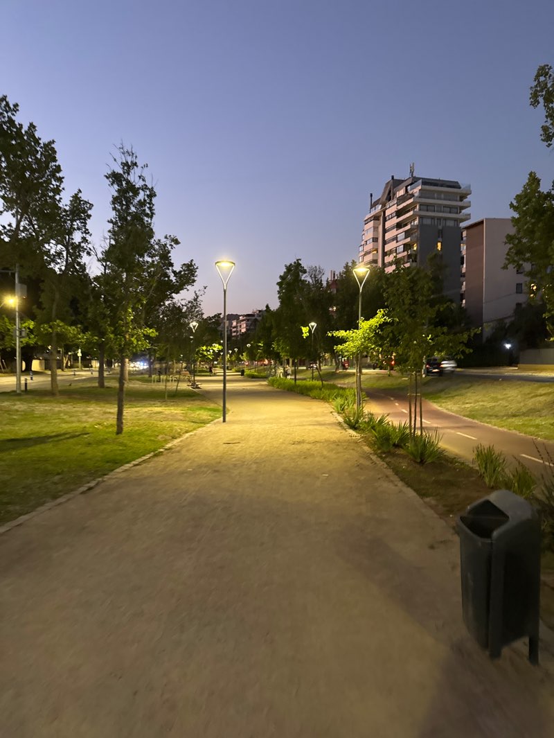 walking near me in Parque Vespucio in summer