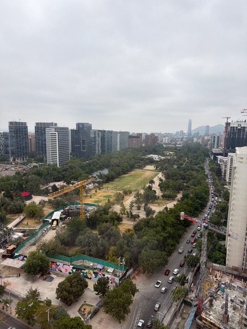 walking near me in Parque Cerro Colorado in summer