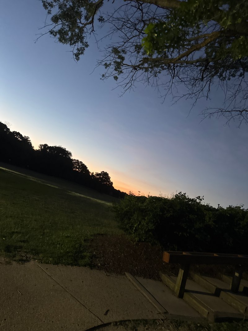 walking near me in Laurel Acres in summer