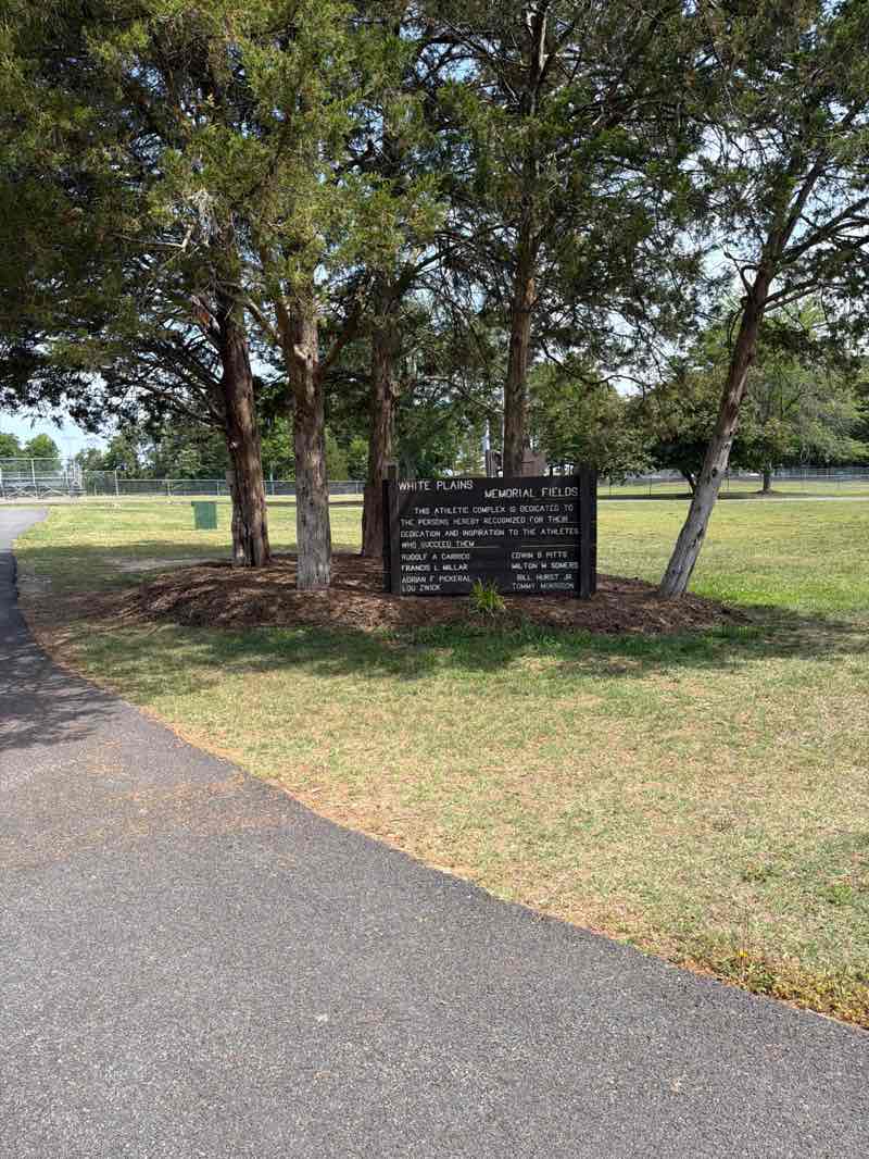 walking near me in White Plains Regional Park in summer
