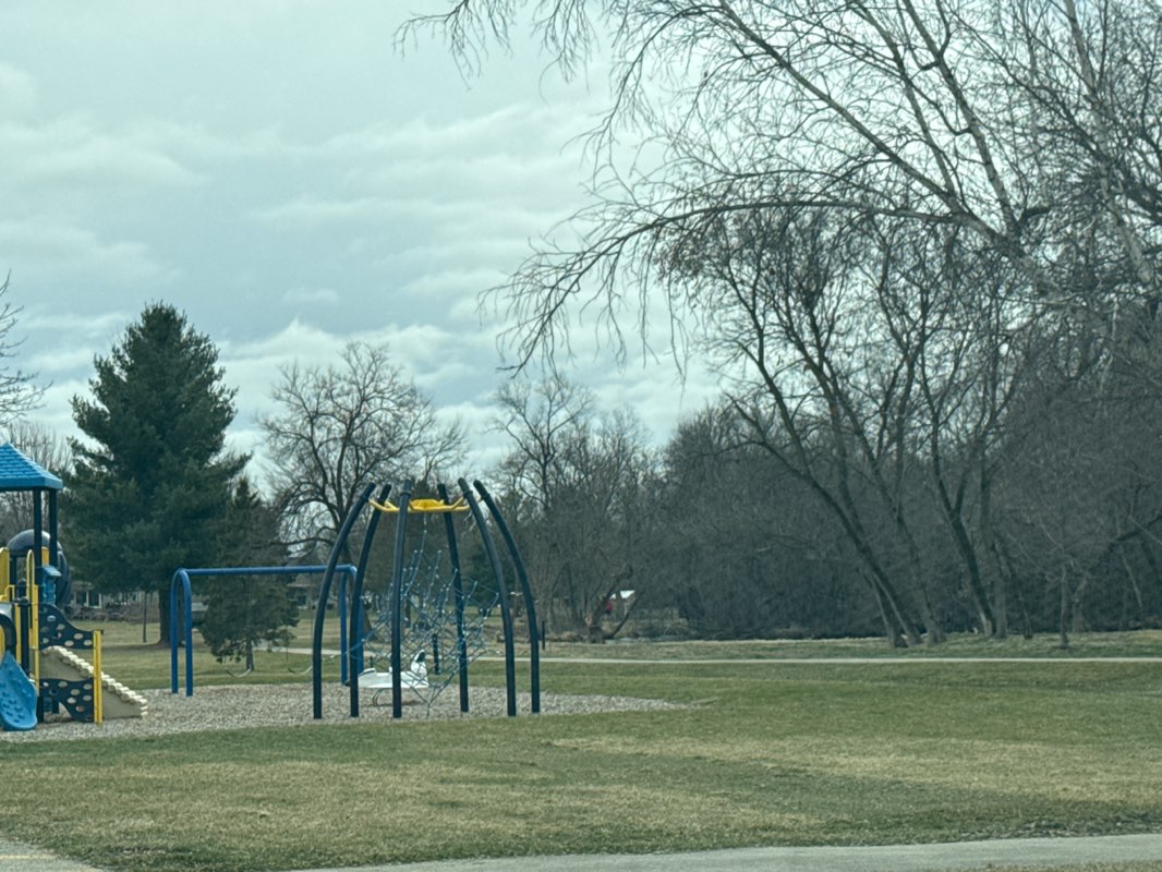 walking near me in Centennial Park in spring