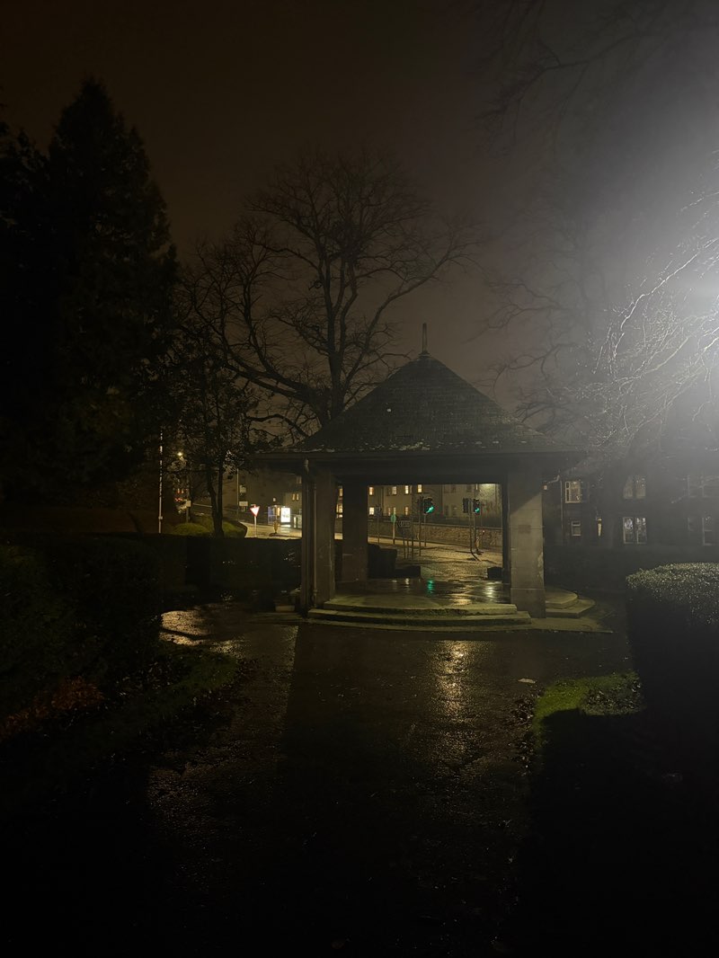 walking near me in Kirkcaldy War Memorial Gardens in winter