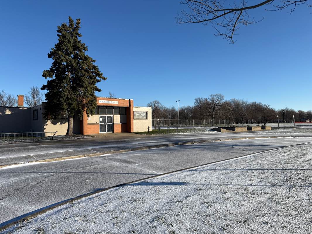 walking near me in Lincoln Park in winter