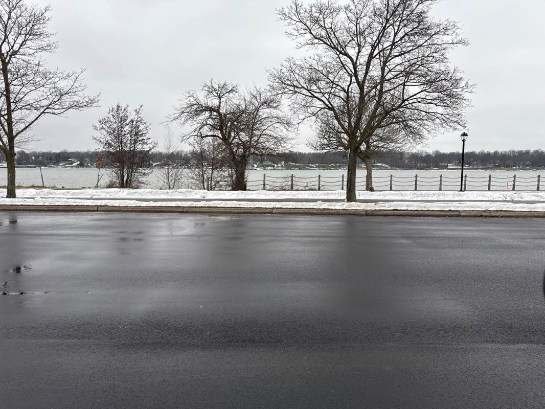 walking near me in Isle View Park in winter
