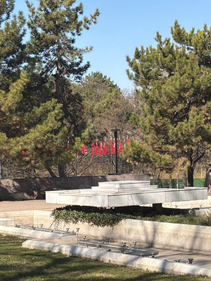 walking near me in Millî Egemenlik Parkı in spring