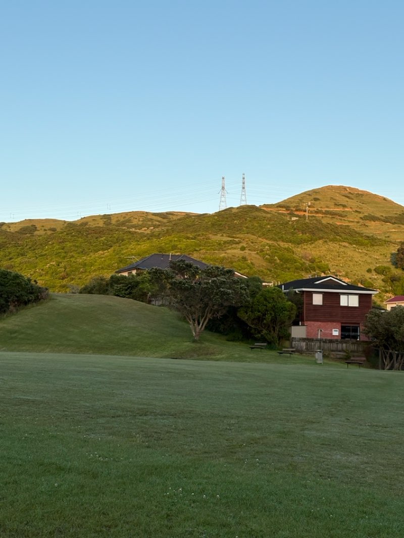walking near me in Churton Park in summer