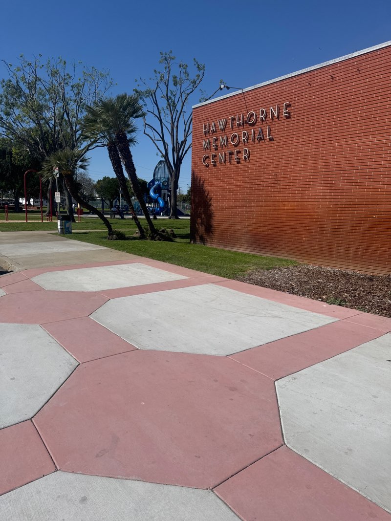 walking near me in Hawthorne Memorial Park in spring