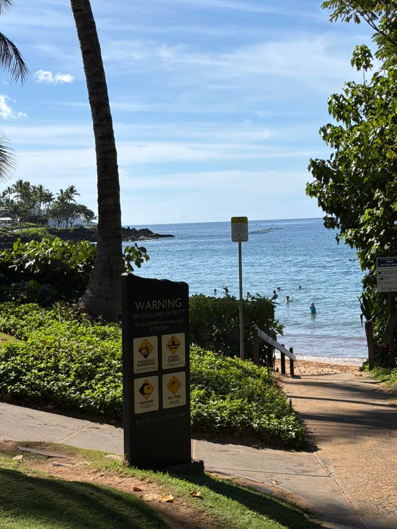 walking near me in Ulua Beach Park in winter