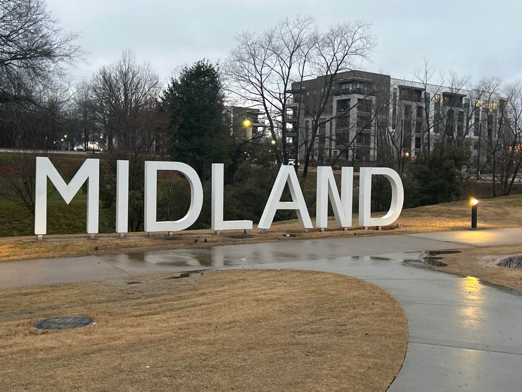 walking near me in Midland Greenway Park in winter
