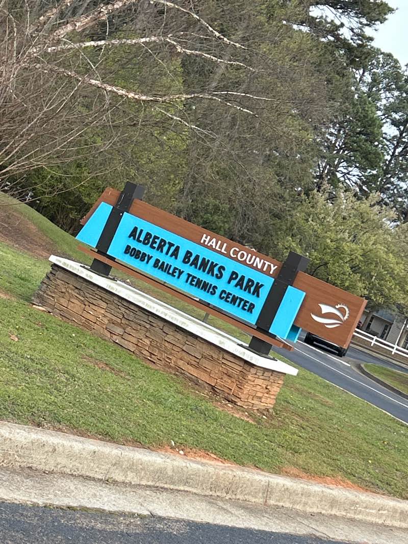 walking near me in ALBERTA BANKS PARK in spring