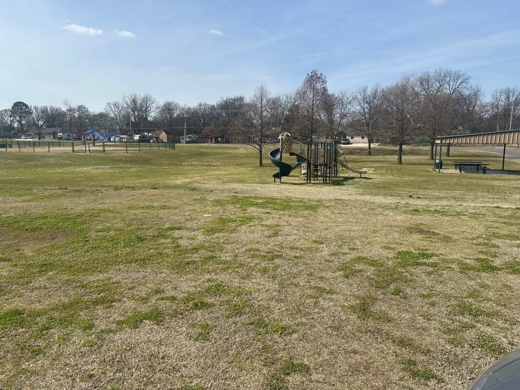 walking near me in Lloyd Plyler Park in winter