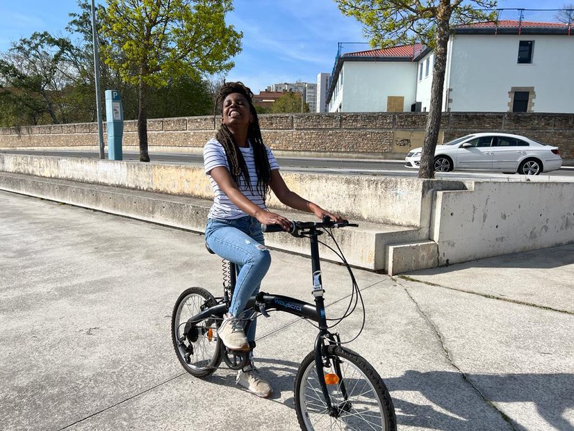 🚶🏾‍♀️🚶🏾‍♀️🚶🏾‍♀️ icon