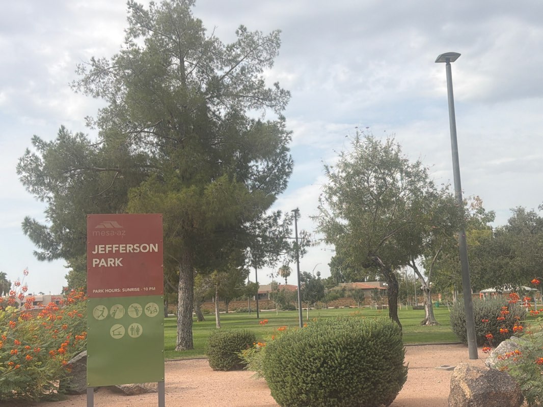 walking near me in Jefferson Park in summer