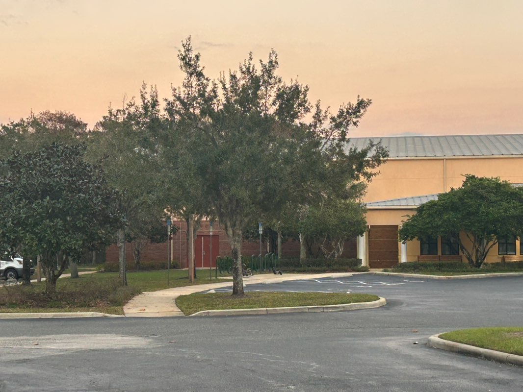 walking near me in Oviedo Recreation & Parks in winter