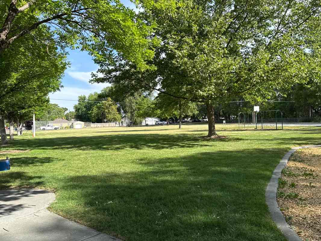 walking near me in Indian Creek Park in summer