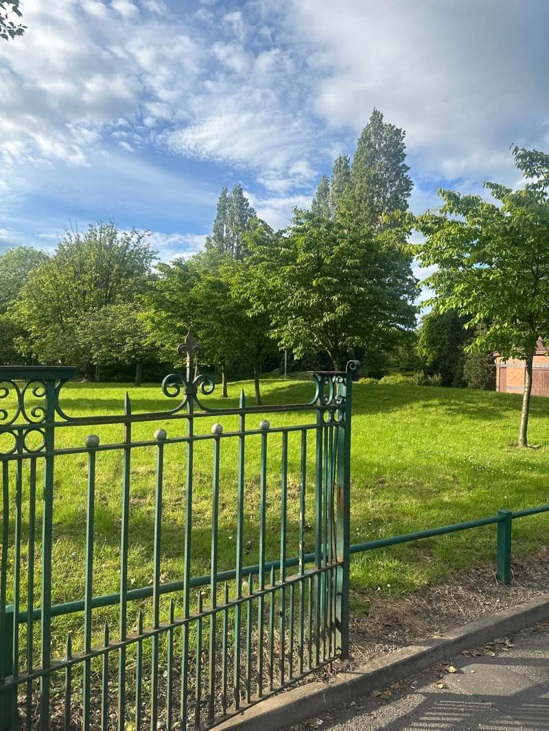 walking near me in Hickman Park in summer