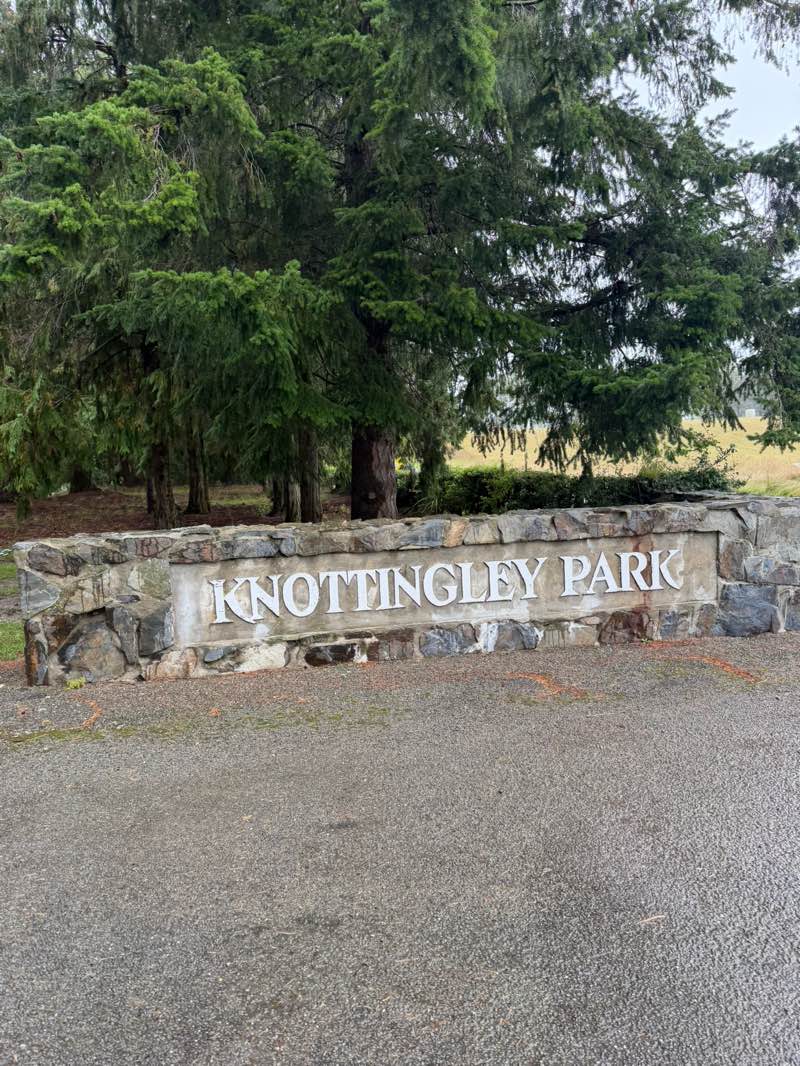 walking near me in Knottingley Park in summer