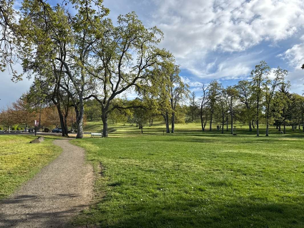 walking near me in Sorosis Park in spring