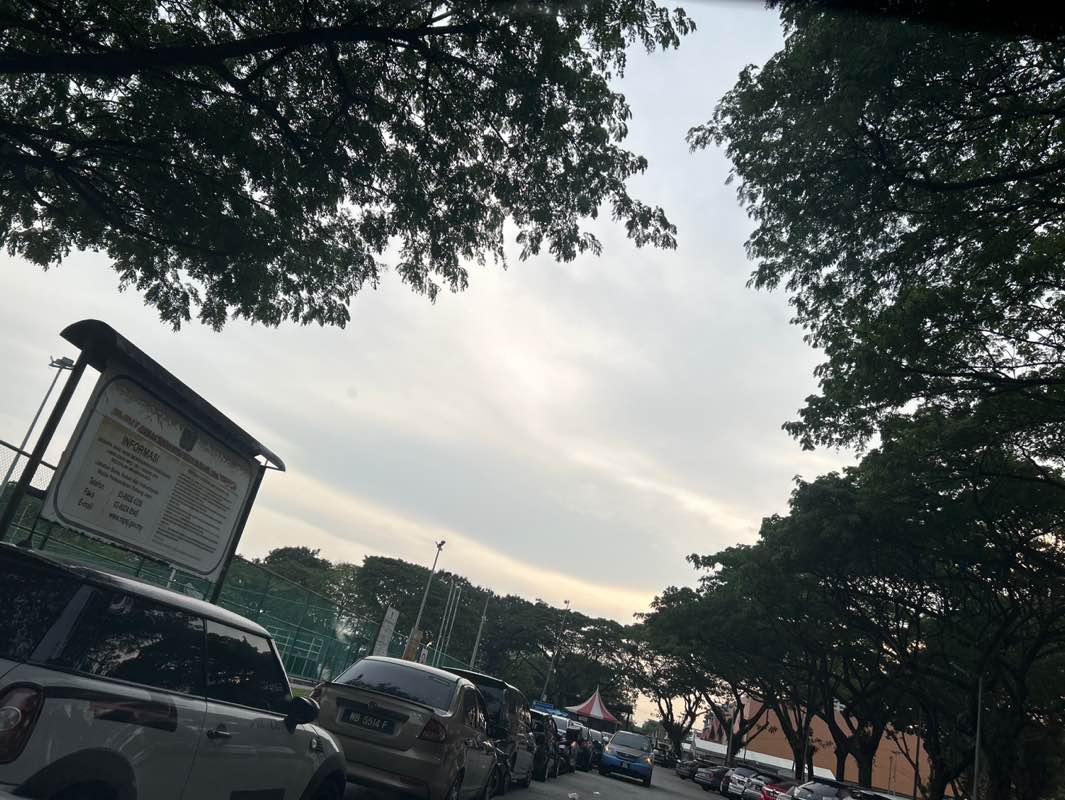 walking near me in Laman Sukan MBSJ USJ1 in summer