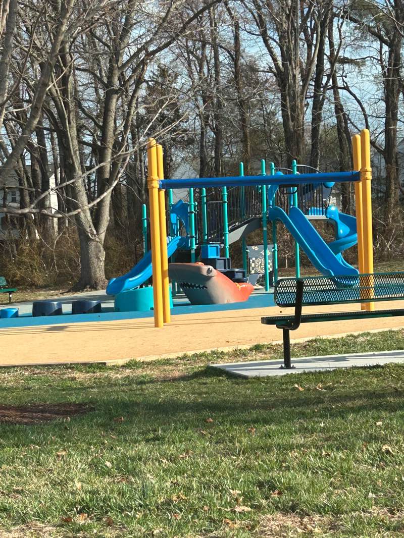 walking near me in Winterset Park in spring
