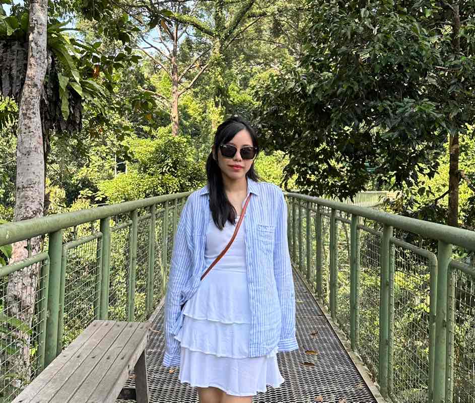 Azra Razman profile