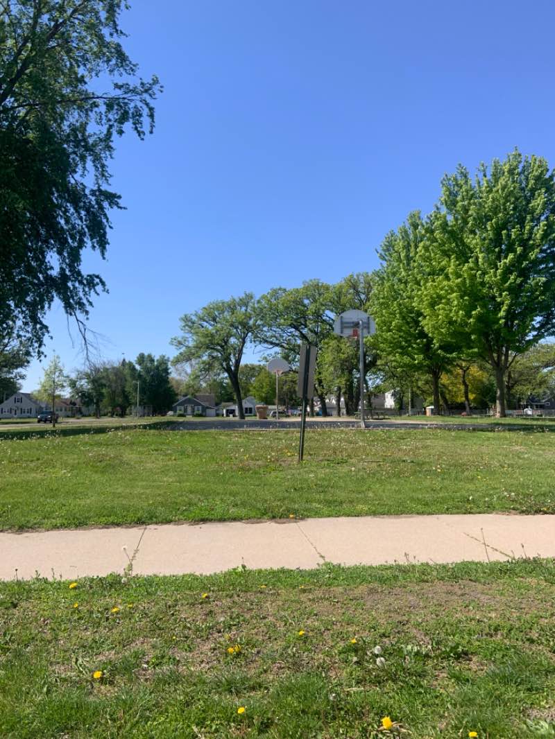 walking near me in Hawthorne Park in spring