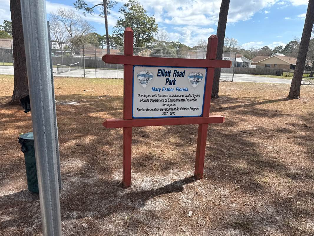 walking near me in Elliott Road Park in spring