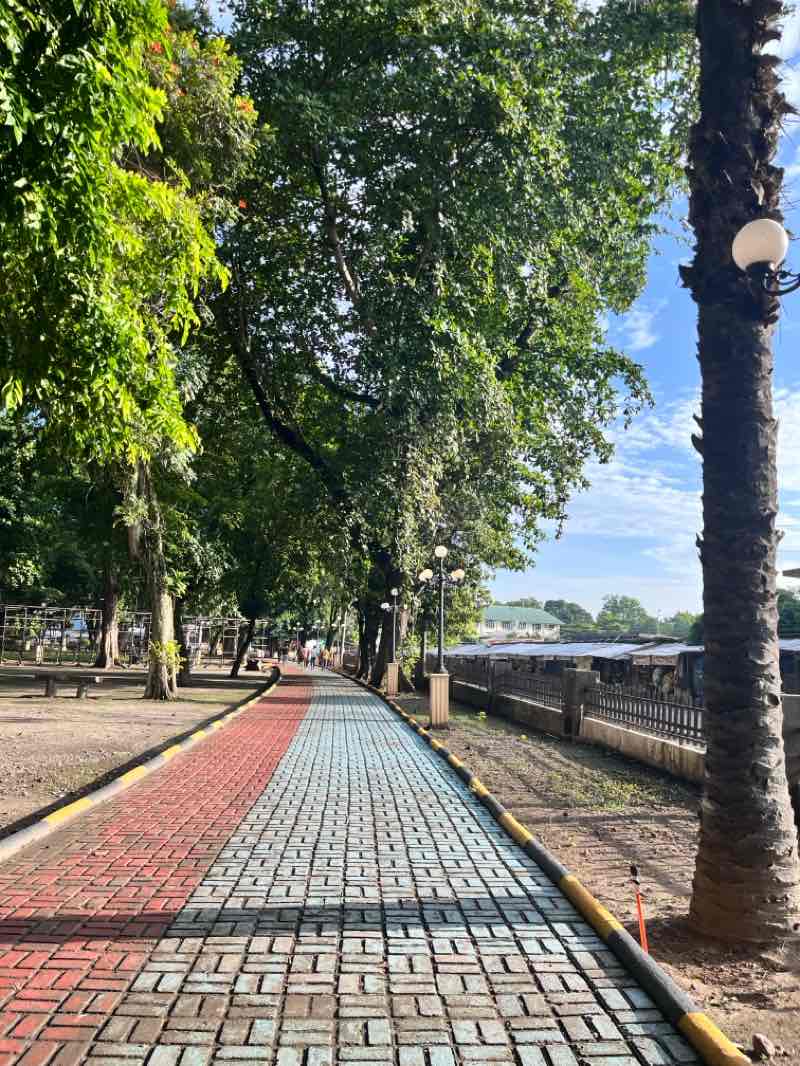 walking near me in Rizal Park in summer