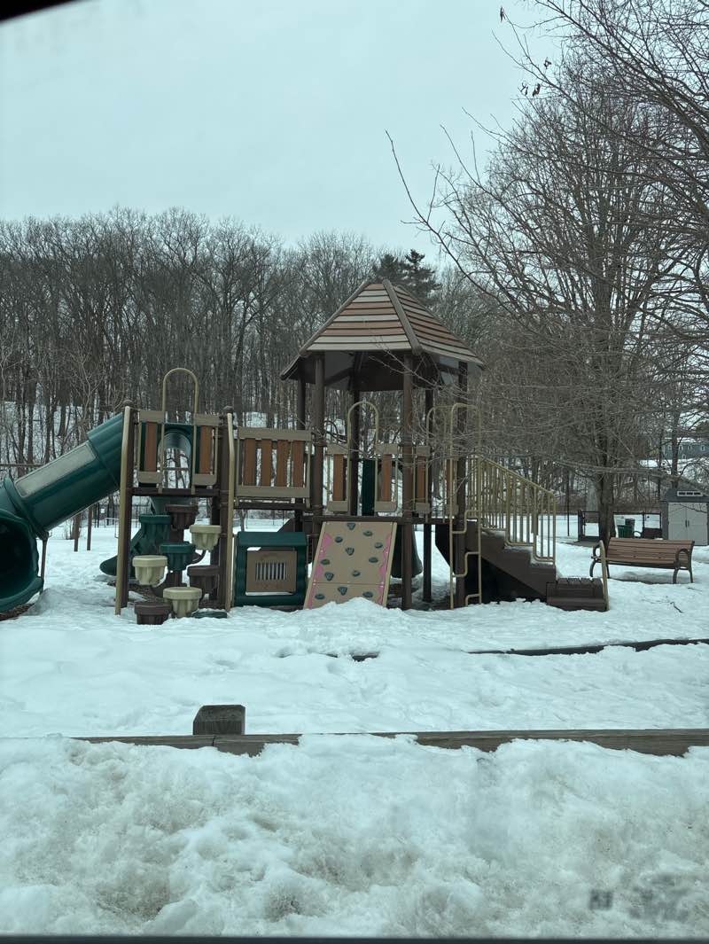 walking near me in Green River Park in spring