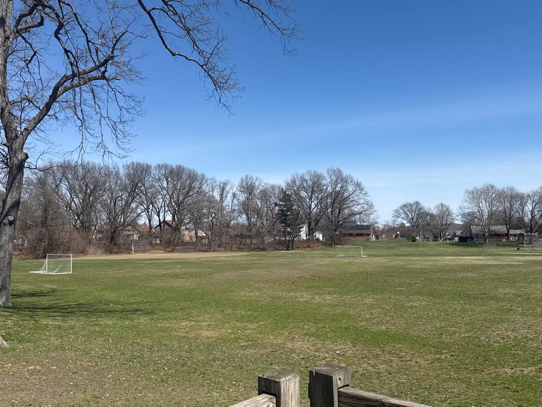 walking near me in Hubbard Park in spring