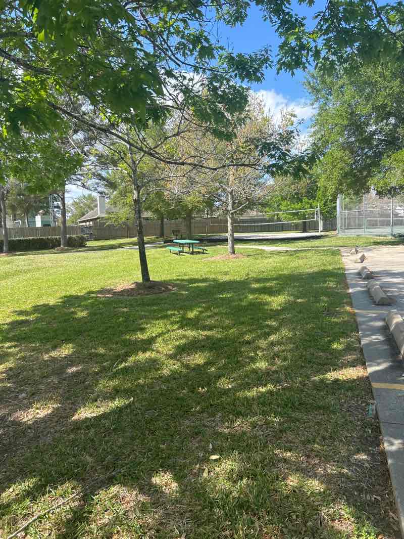 walking near me in Heritage Park Pointe Park in spring