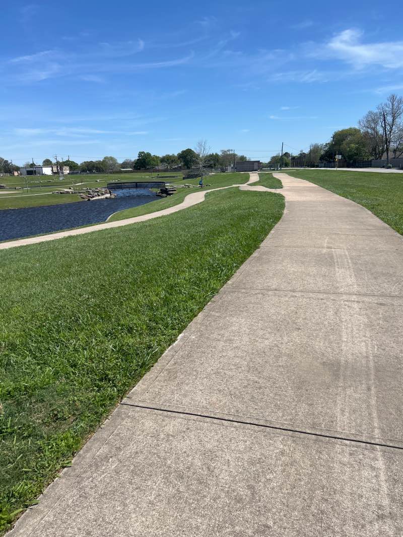 walking near me in Heritage Park Pointe Overlook in spring