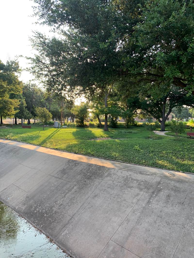 walking near me in Winn Park in summer