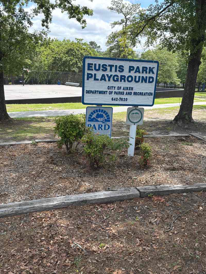 walking near me in Eustis Park in summer