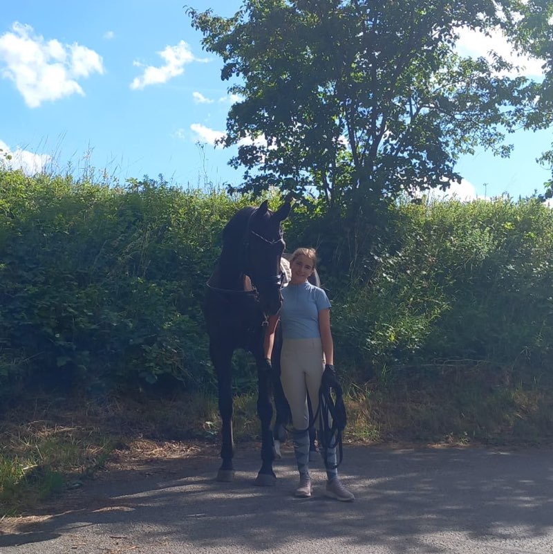 Nela 🌸🐴 profile