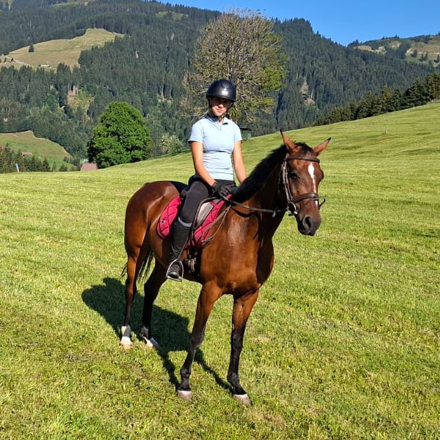 Nela 🌹🐴 profile