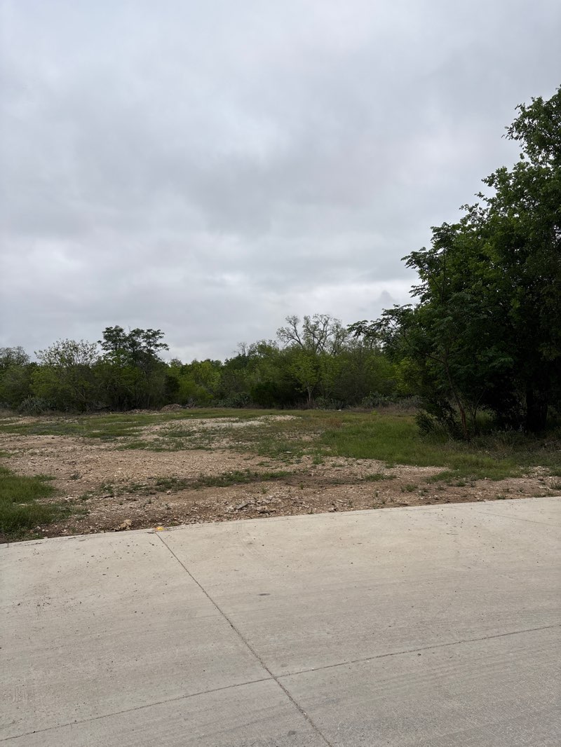 walking near me in Universal City Cibolo Creek in spring