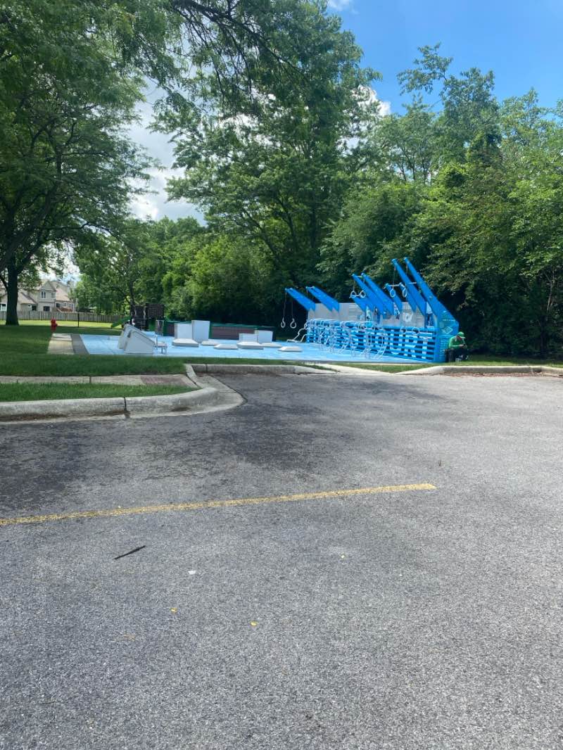 walking near me in Knox Park in summer