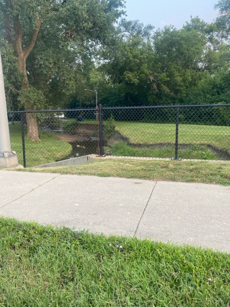 walking near me in Kiwanis Park in summer