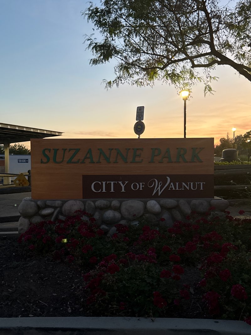 walking near me in Suzanne Park in spring