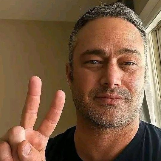 Taylor kinney