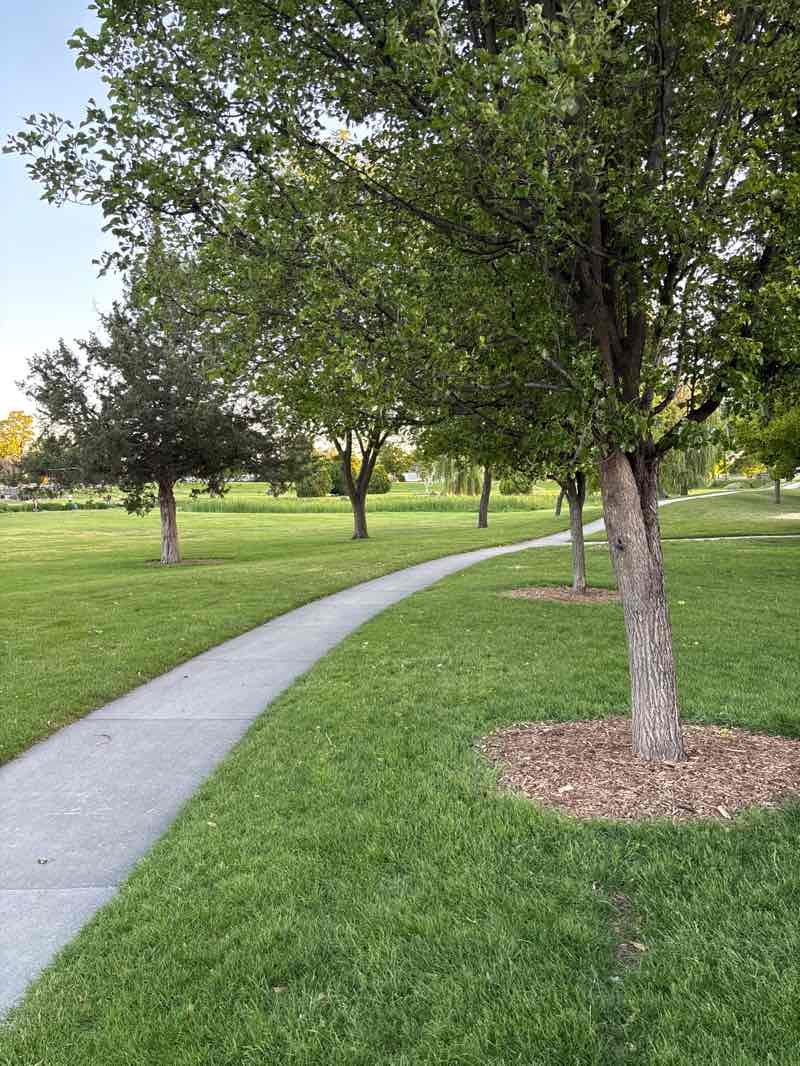walking near me in Lakeview Park in summer