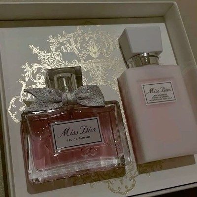 modelling Suji Yun post image