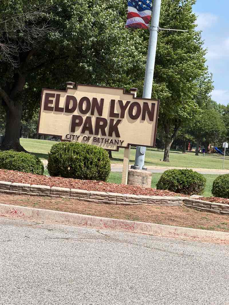 walking near me in Eldon Lyon Park in summer
