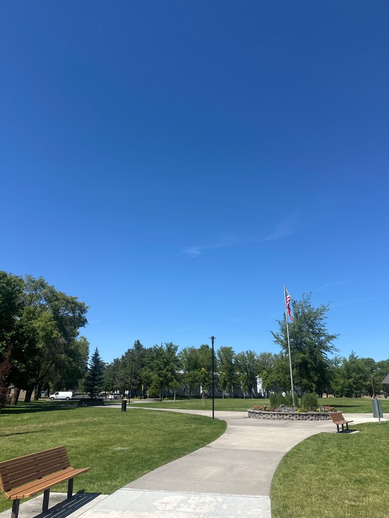 walking near me in Sahalee Park in summer