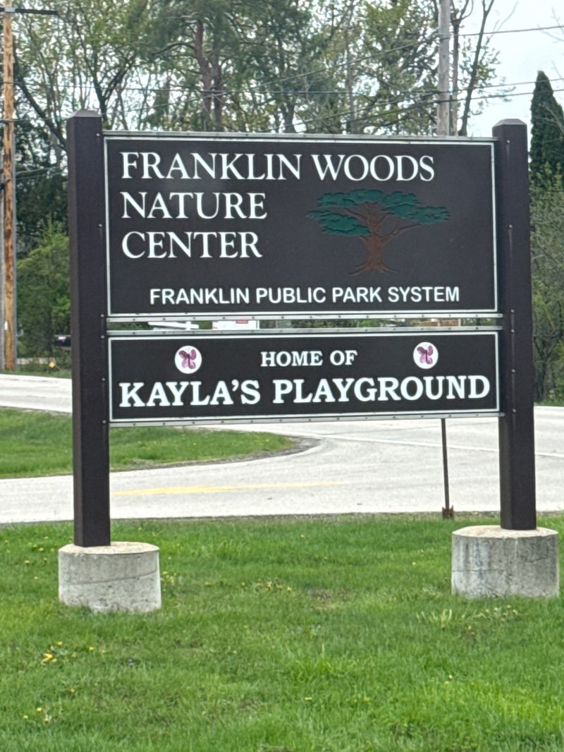 walking near me in Franklin Woods Nature Center in spring