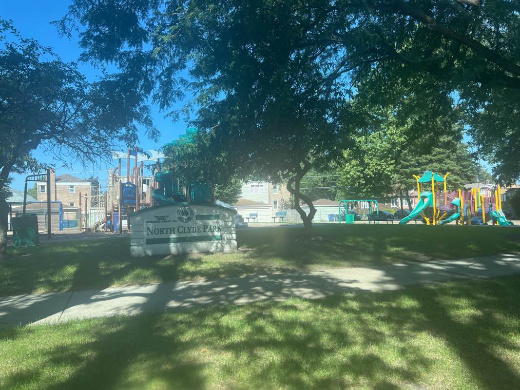 walking near me in North Clyde Park in summer