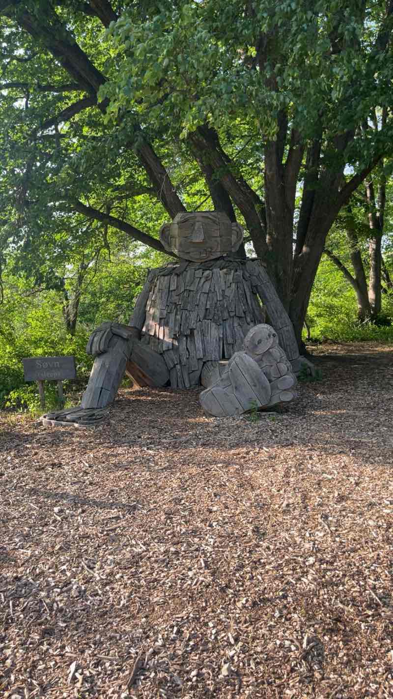 walking near me in Lincoln Memorial Garden and Trails in spring